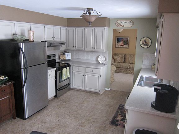 Eat-in Kitchen