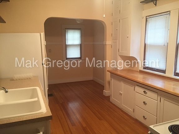 5th image of 230 W Parkwood Dr
