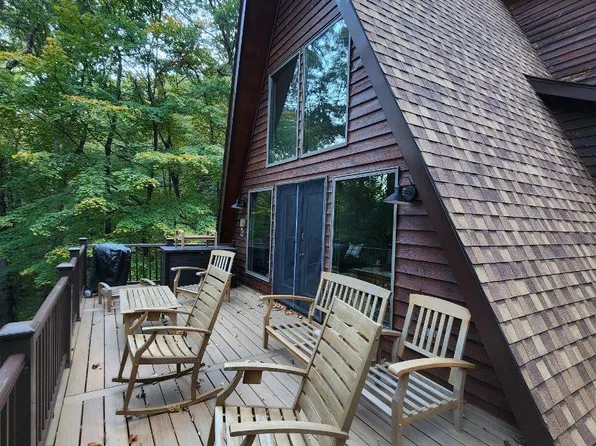 346 Bobcat Dr, Berkeley Springs, WV 25411