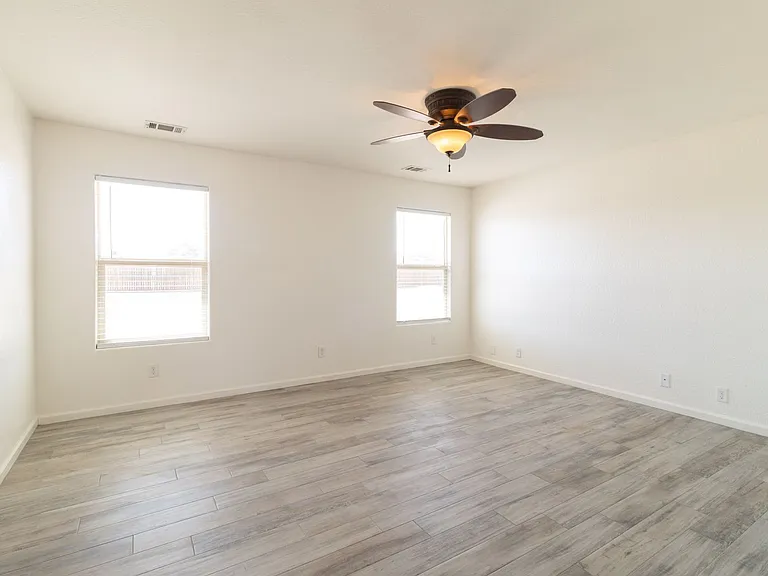 21148 Rosewood St — Photo 9