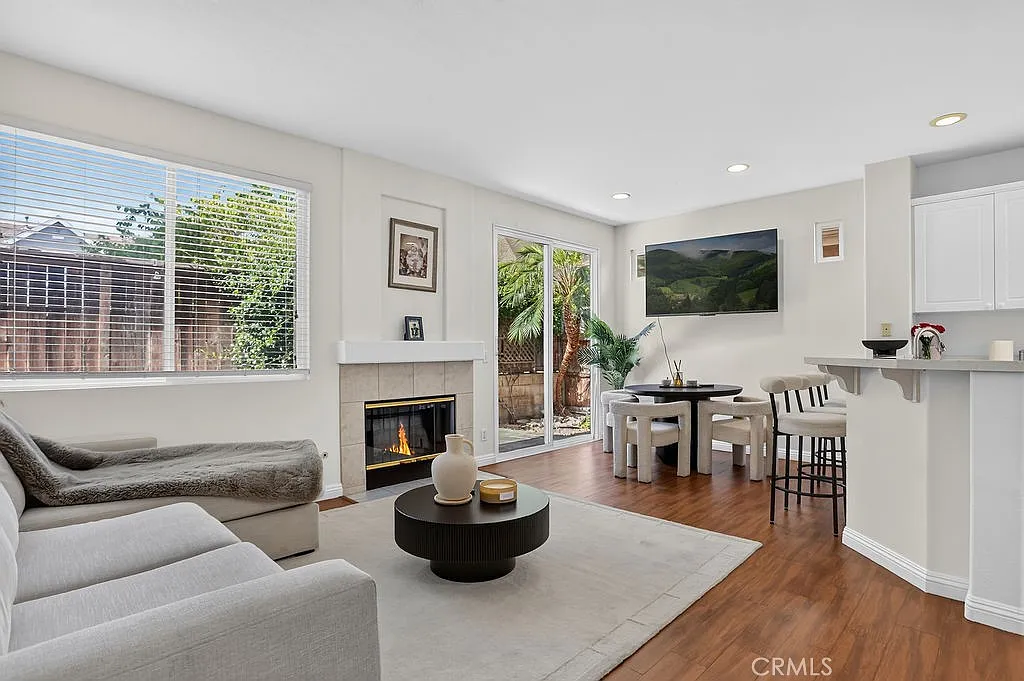 3 bed, 2.5 bath, 1311 sqft, $4,250 — Photo 3