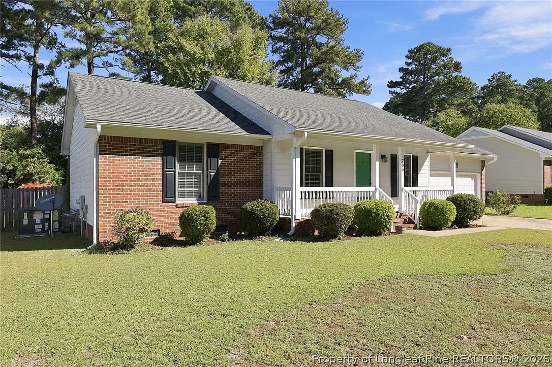 3 bed, 2.0 bath, 1296 sqft, $1,800 — Photo 3