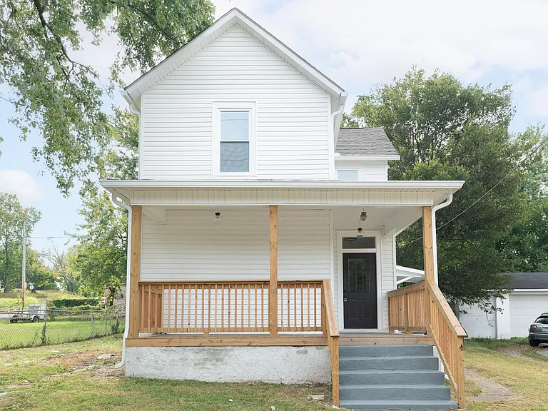 2206 Keith Ave — Photo 1