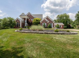 17927 White Robin Ct, Chesterfield, MO 63005