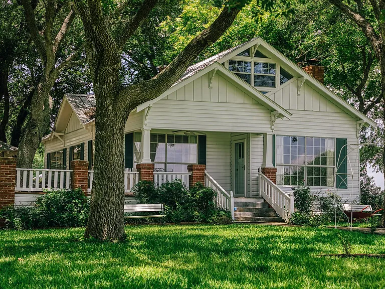 14808 Whitman Rd — Photo 1