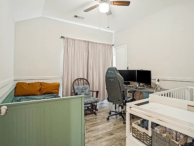1407 Belaire Dr — Photo 8