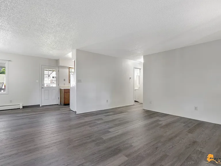 1121 Latouche St — Photo 8