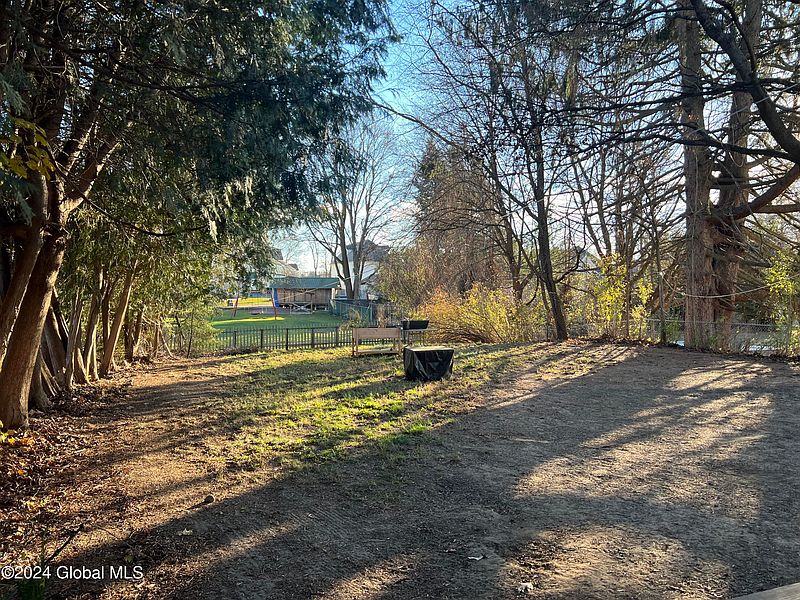 5th image of 8 Grandoe Lane
