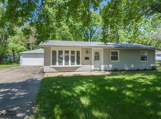 6 Greenbriar Rd, Montgomery, IL 60538