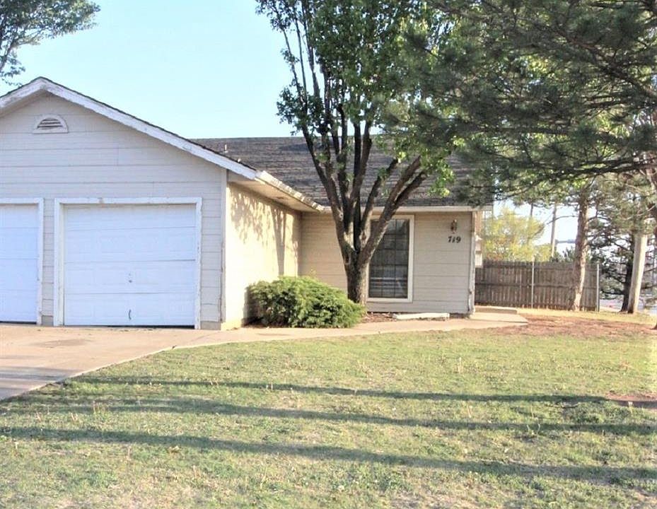 1st image of 700 NE 11th St #702