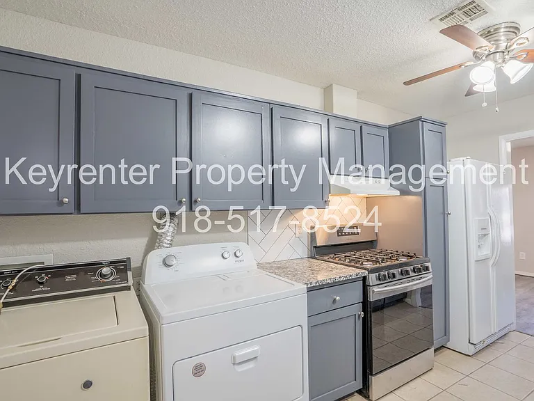 S Hudson Ave Duplex — Photo 8