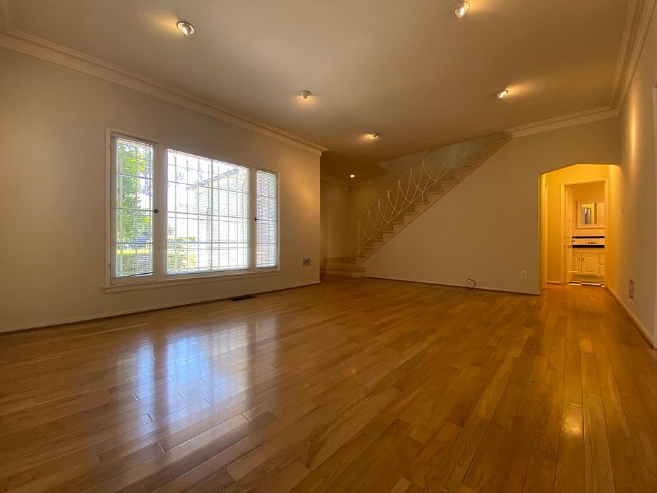 7472 Hollywood Blvd_06222020