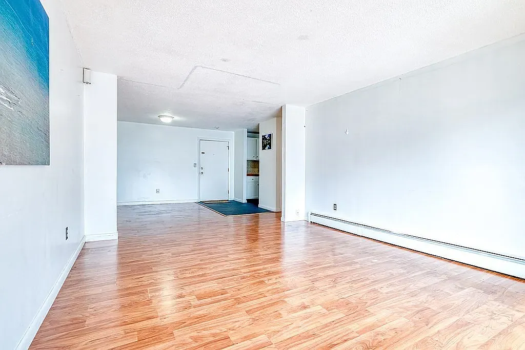 2 bed, 915 sqft, $2,200 — Photo 2