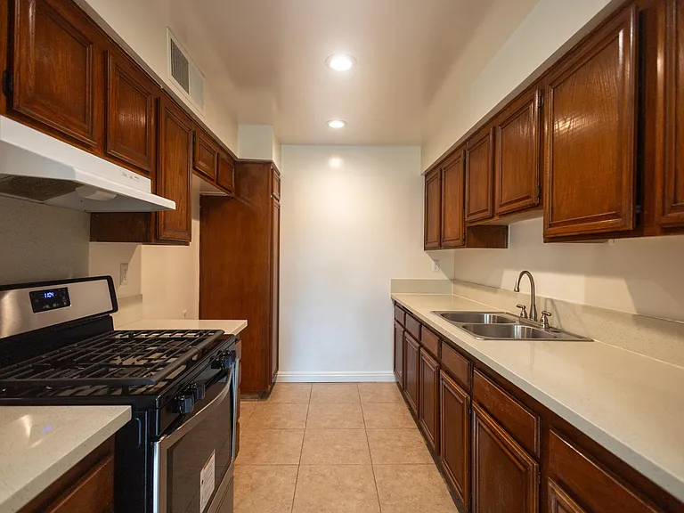 Blaine Garden Apartment Homes — Photo 11