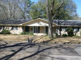 952 Briarwood Dr, Jackson, MS 39211