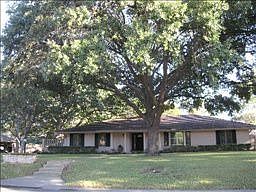 3rd image of 104 Lochaven Ln