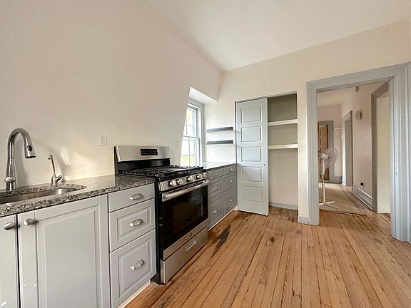 5th image of 250 Grand St APT 3