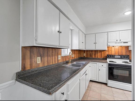 4th image of 1807 Cedar Hts