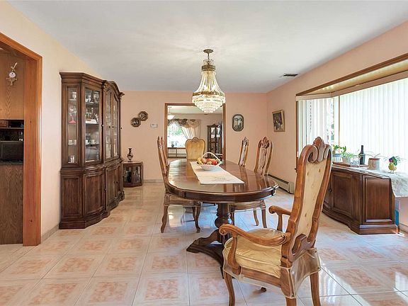 5th image of 50 Viola Dr
