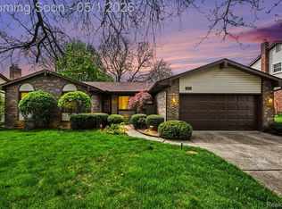 33593 Curtis Rd, Livonia, MI 48152