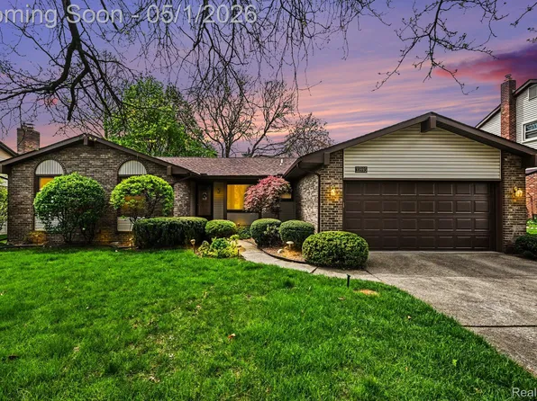 33593 Curtis Rd, Livonia, MI 48152