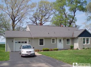 18 Beach Rd, Dunkirk, NY 14048