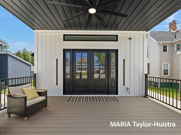 1423 Lakeshore Dr, Muskegon, MI 49441