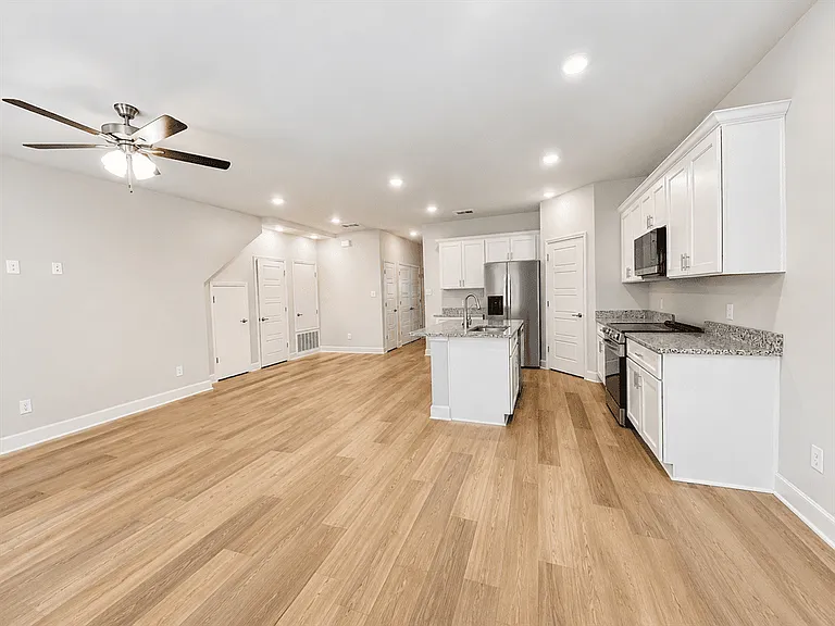 7204 Magnolia Crk #101 — Photo 7