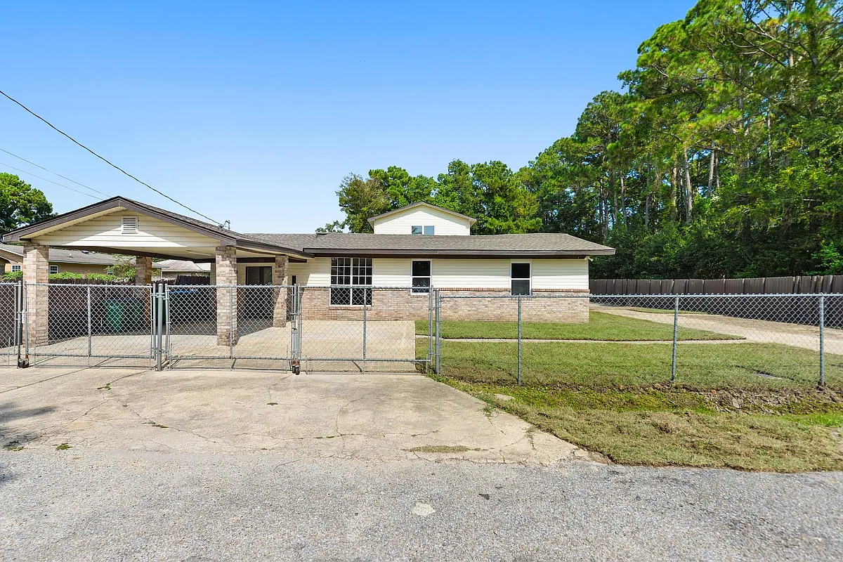 Building Photo - 3600 Mosby St