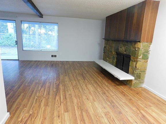 3rd image of 6503 S 153rd St APT 3