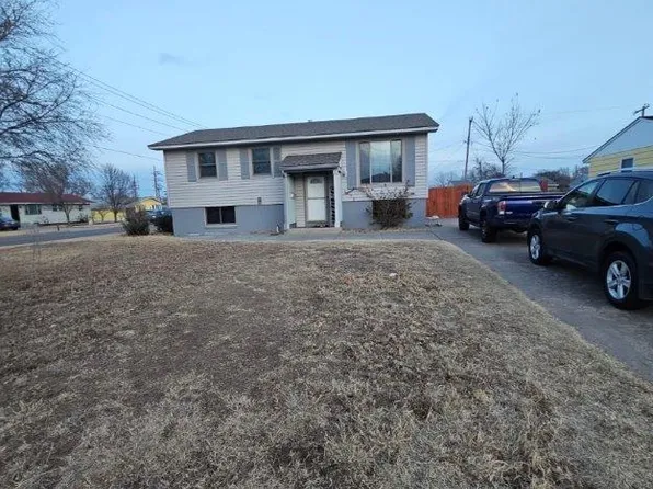 1538 N 12th St, Garden City, KS 67846