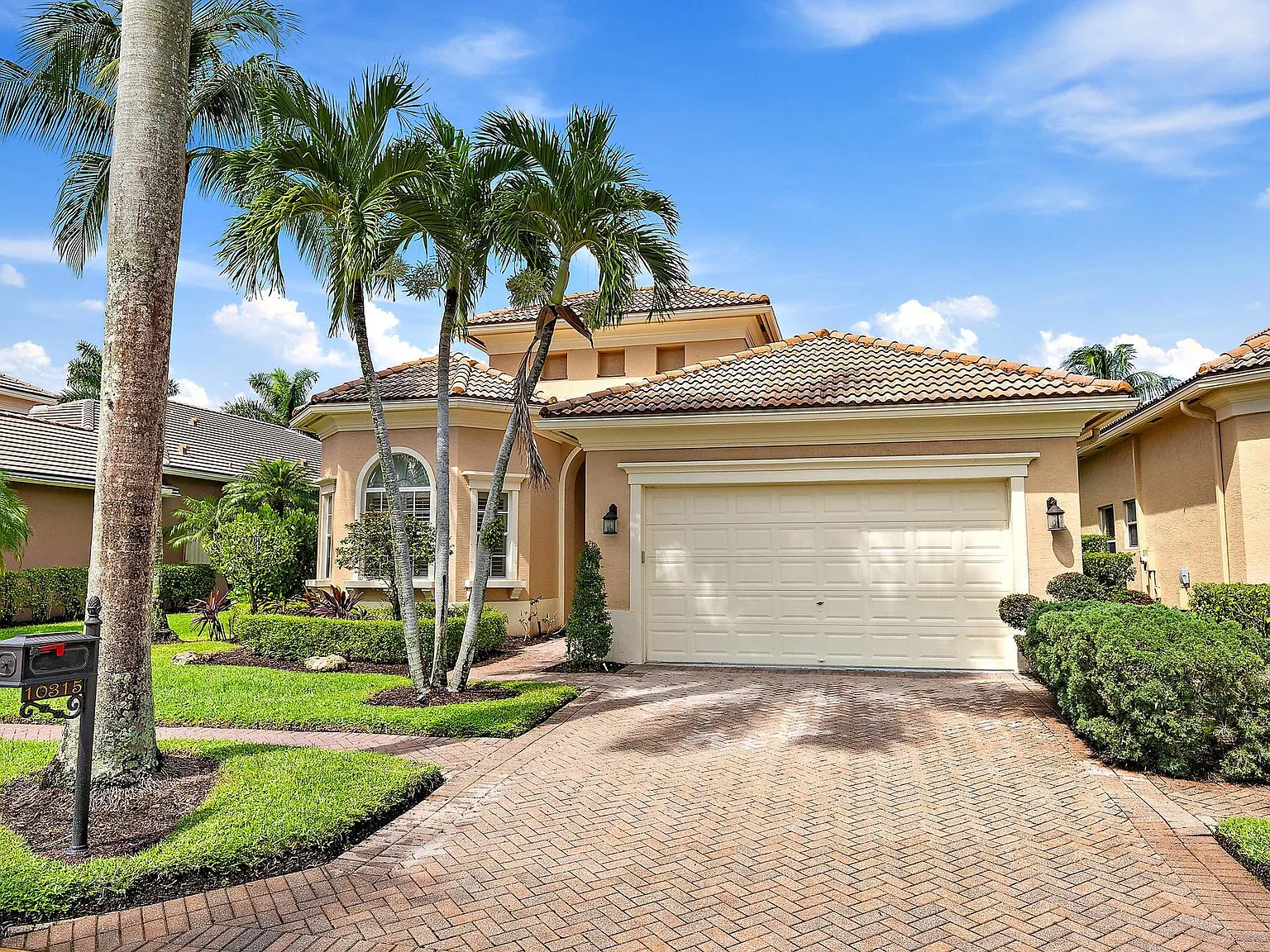 3 bed, 3.0 bath, 2994 sqft, $18,500 — Photo 3