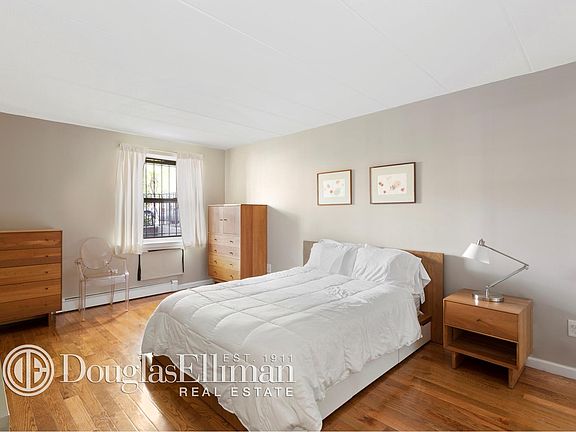 4th image of 419 Carlton Ave APT A