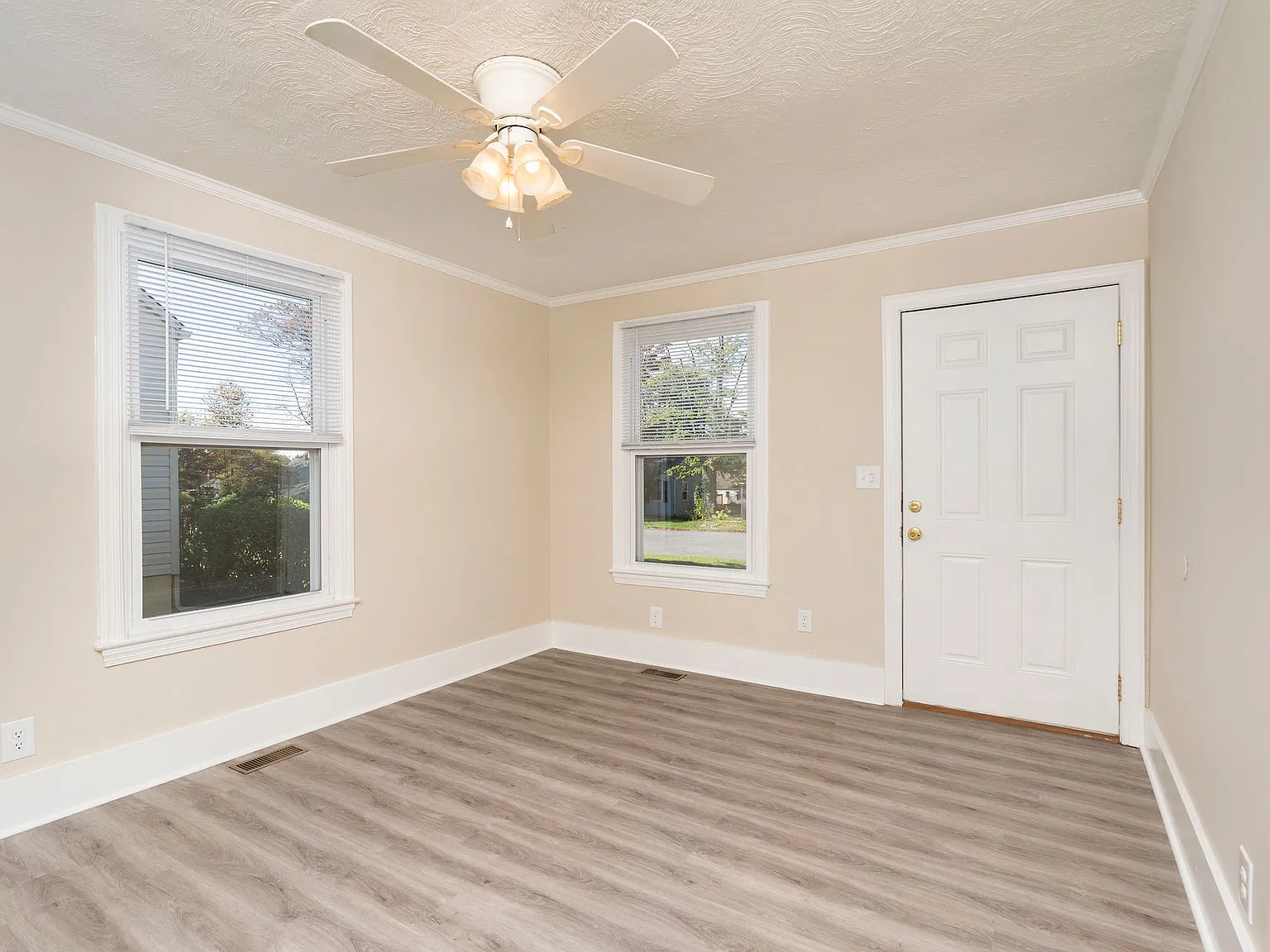 3 bed, 800 sqft, $1,525 — Photo 3