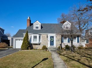 85 Gateway, Rockville Centre, NY 11570