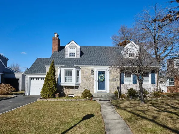 85 Gateway, Rockville Centre, NY 11570