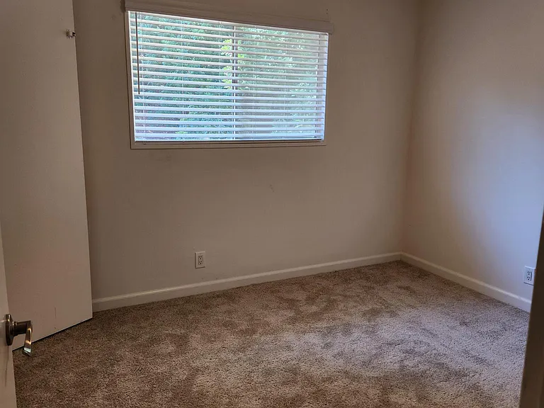 4654 Diane Ave — Photo 8
