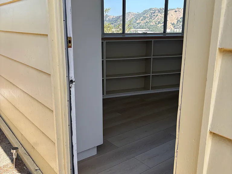 Entrance completely private