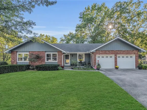 7636 N Wabash Ave, Gladstone, MO 64118