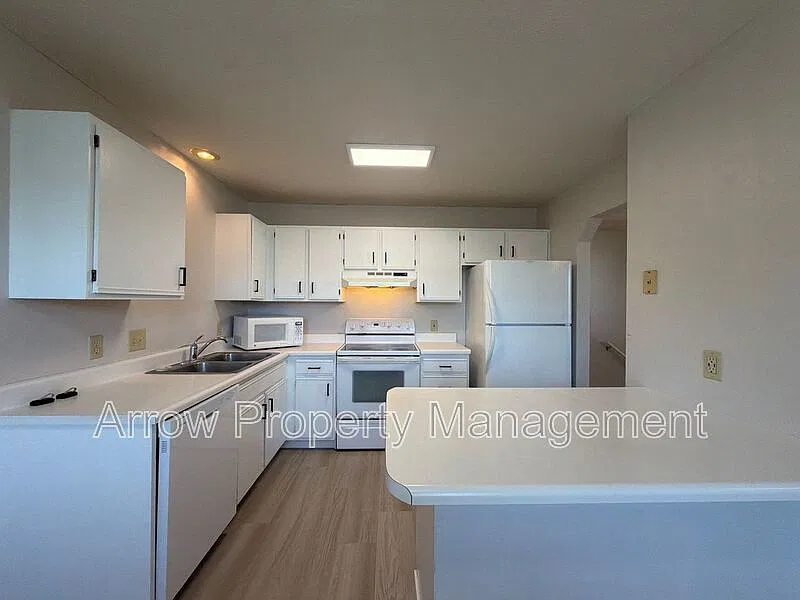 3 bed, 2.0 bath, 1238 sqft, $1,825 — Photo 1