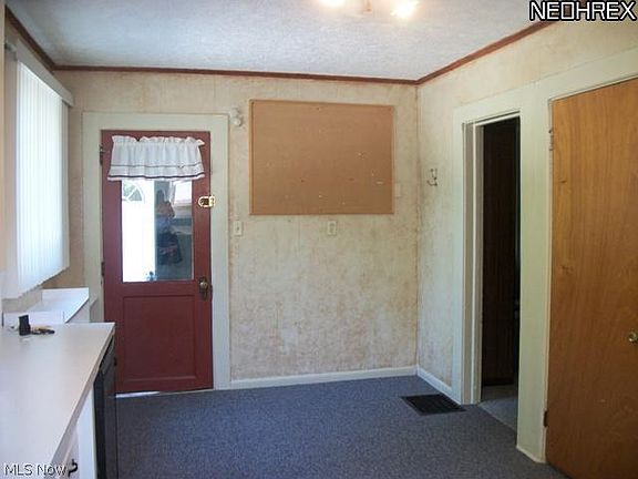 4th image of 213 N Nickelplate St