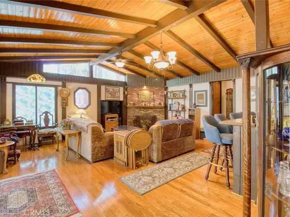 1513 Twin Lakes Dr, Wrightwood, CA 92397