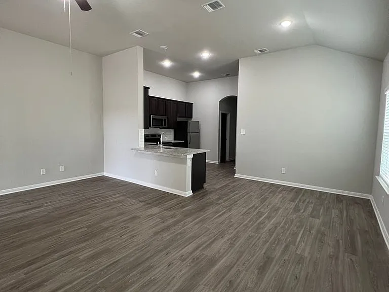 351 Emma Dr — Photo 5