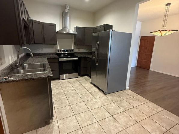 103 SW Court St #207
