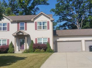 N60W15522 Hidden Hollow Ct, Menomonee Falls, WI 53051