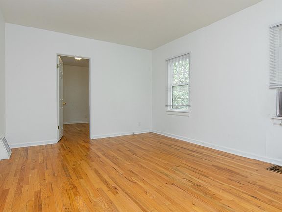 3rd image of 2002 S View St