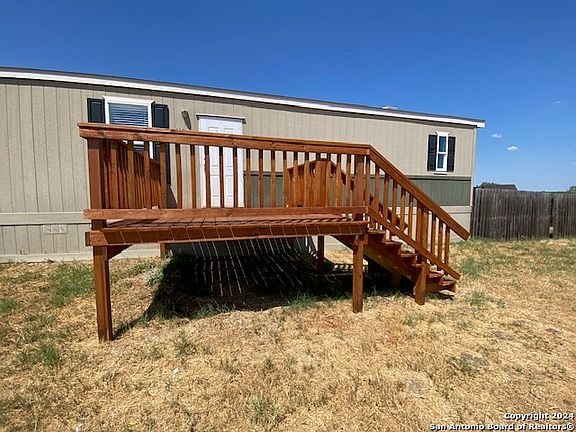 3rd image of 483 MARAVILLAS DR