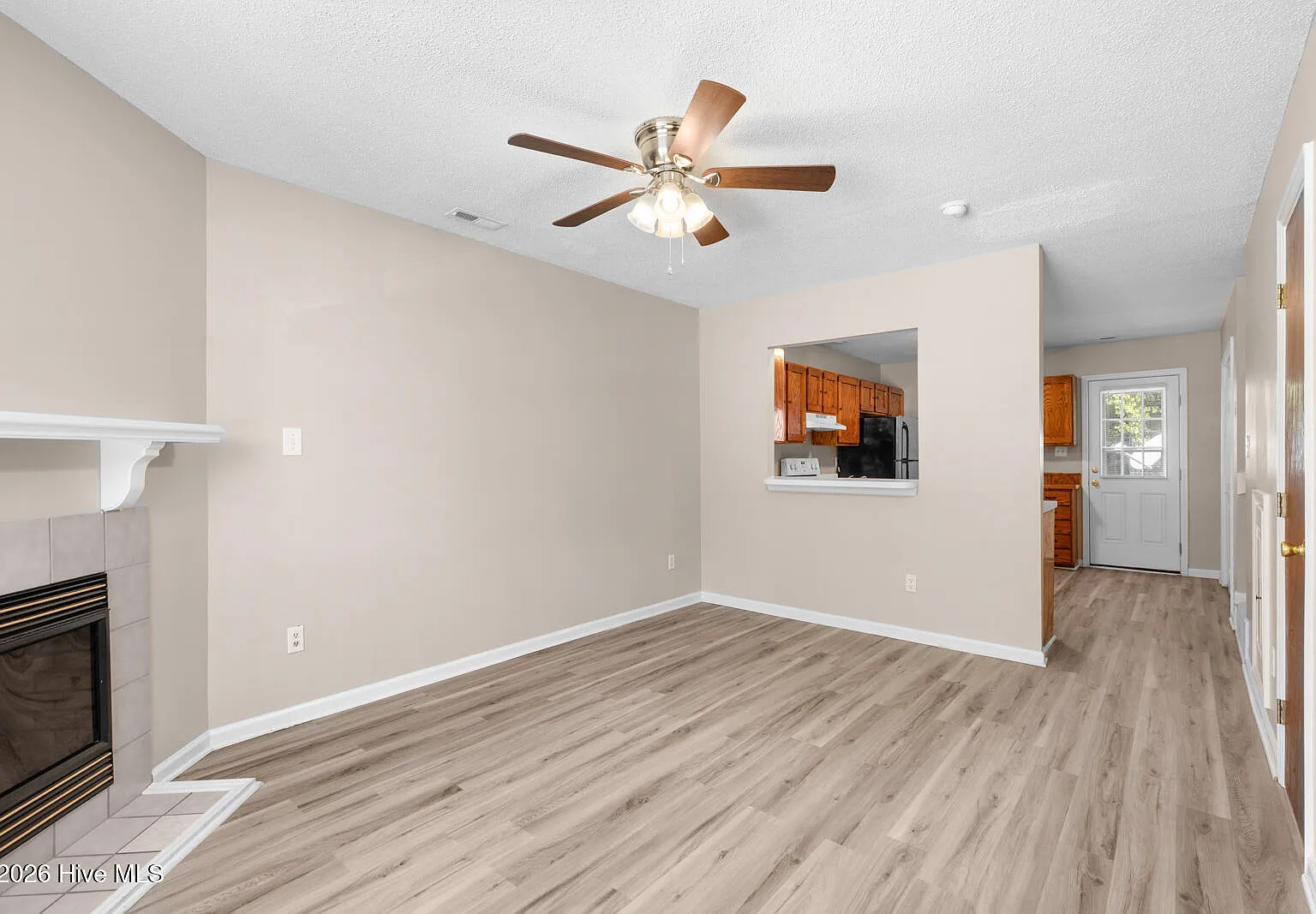 2 bed, 2.5 bath, 992 sqft, $1,250 — Photo 2
