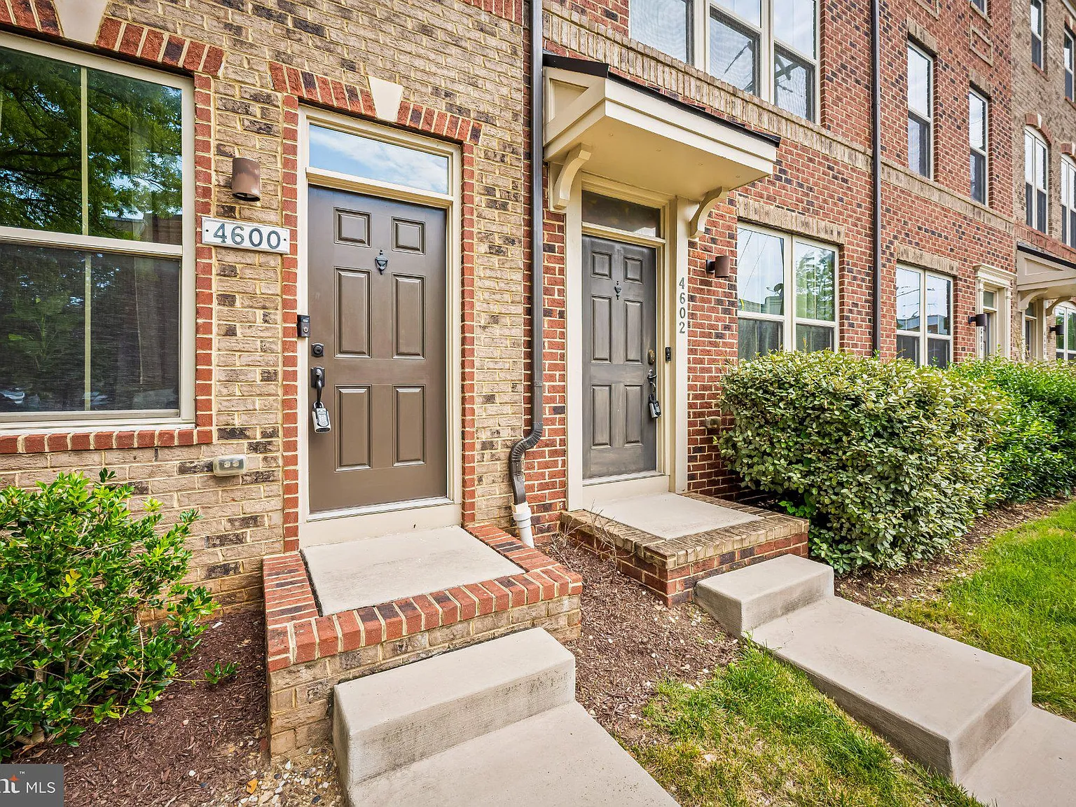3 bed, 3.5 bath, 1687 sqft, $2,700 — Photo 2
