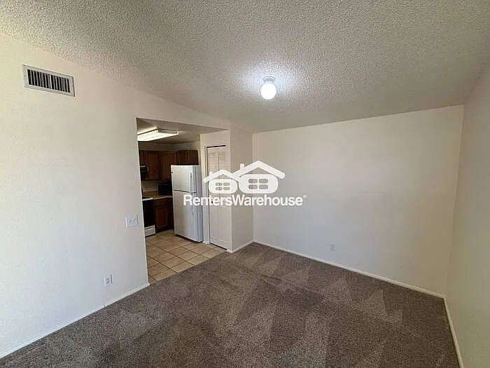 2126 N Villas Ln — Photo 7
